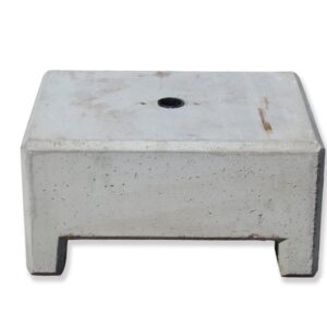 Betonblok tbv vlaggenmast/parasol